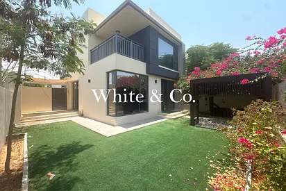 Landscaped | Corner Unit | Close To Pool