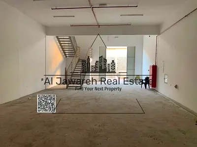 كود 3226 للإيجار مستودع ميزانين مميز في منطقة الجرف 1 بعجمان، يتمتع بموقع عملي داخل واحدة من المناطق الصناعية الحيوية التي توفر سهولة الوصول إلى الطرق