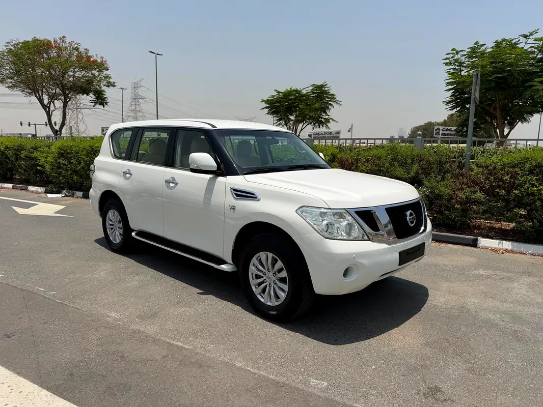 Nissan Patrol 2013 — photo 1 of 10