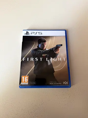 007 First Light - PS5 (Like New)