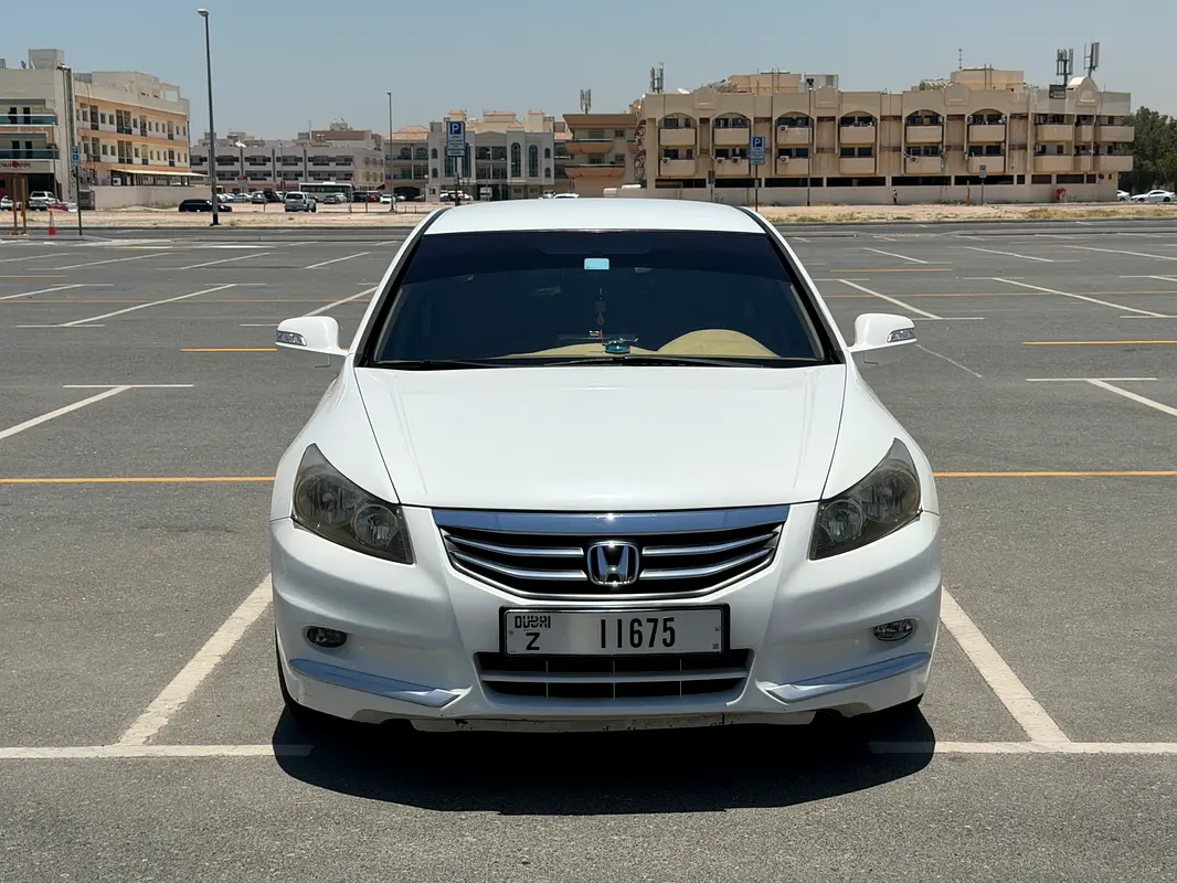 Honda Accord 2012 — photo 1 of 13