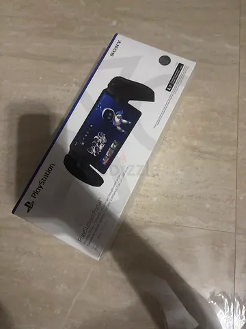 Selling playstation portal for   650 aed