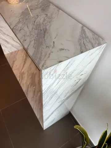 Marble console table (white grey veins)