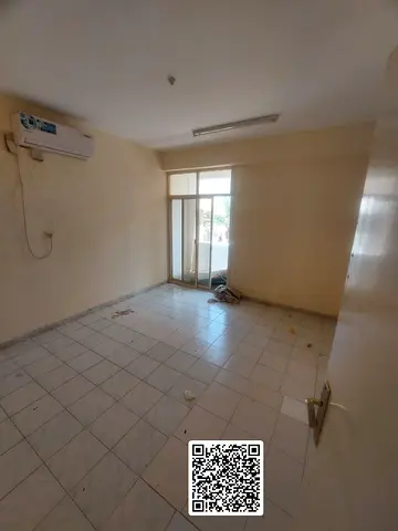 **استوديو واسع مع بلكونة ومطبخ منفصل للإيجار في الروضة 1، عجمان | 17,000 درهم سنوياً | تكييف سبليت | دفعات مرنة (4 أو 6 دفعات) | قريب من مخارج دبي وال