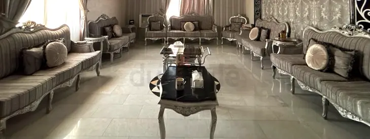 خمس غنفات كبار مع غنفتين لشخص واحد مع أربع طاولات رخام صغار واثنين كبار بـ4500