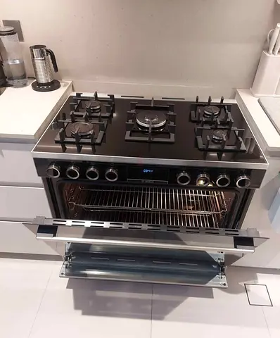 BOSCH Series 8 Model 5 Burner Full Gas Cooker Range Size 90 cm