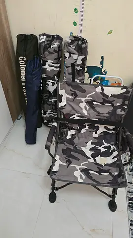 4 adult and 1 kid chairs