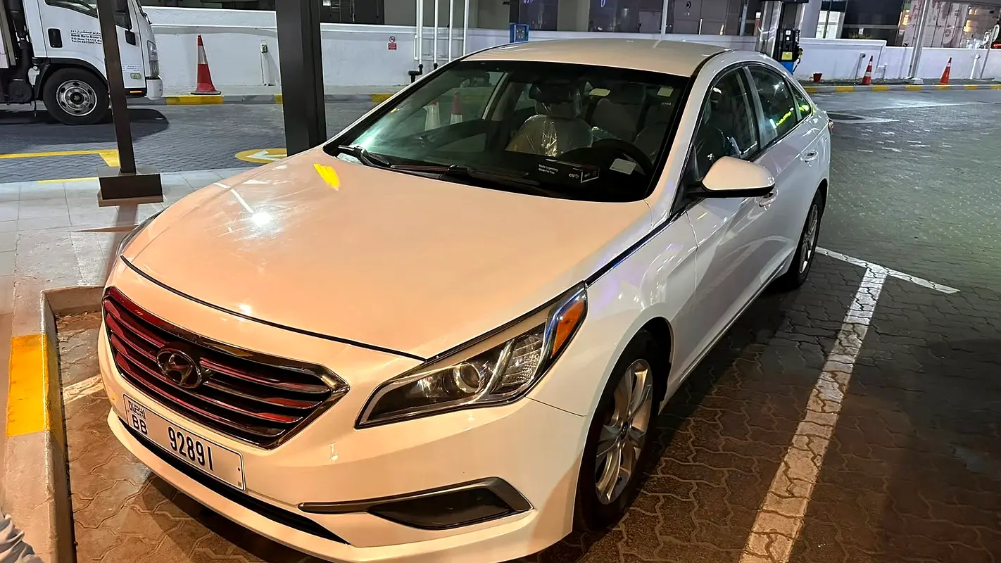 Hyundai Sonata 2016 — photo 1 of 8