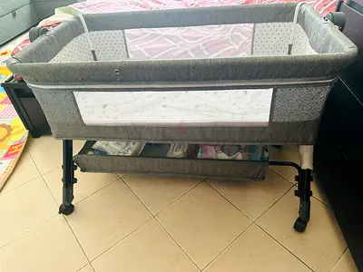 Portable Baby Bassinet / Travel Crib in Grey - Good Condition