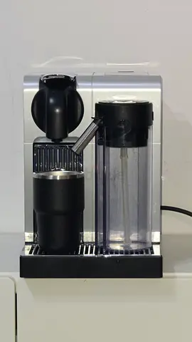 Nespresso-style Capsule Coffee  Espresso Machine - Silver (Silver Lattissima)