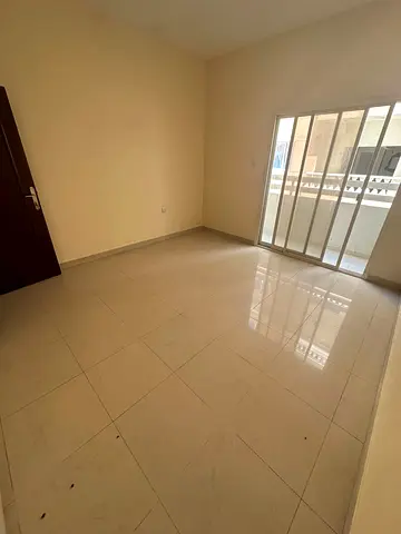 بأفخم أماكن عجمان ومناسب للسكن العائلي بموقع خدمي طوال اليوم