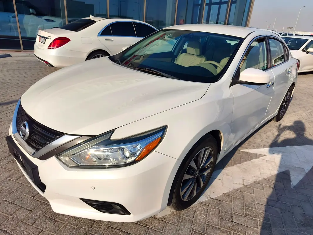 Nissan Altima 2017 — photo 1 of 20