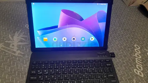 10-inch Android Tablet with Detachable Keyboard — Good Working Condition