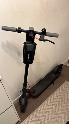 Xiaomi Electric Scooter 4 pro (Adult) - Mint/Good Condition, helmet and storage bag , ready to ride