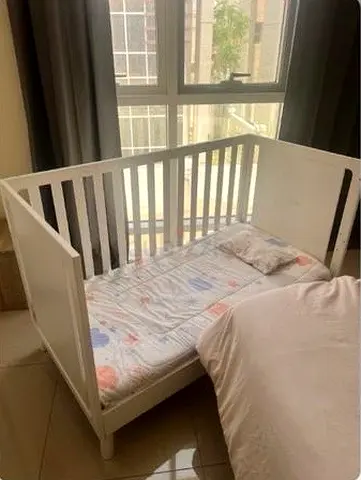 White Wooden Baby Crib / Toddler Bed - Good Condition