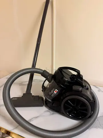 Black+Decker Cyclonic Vacuum cleaner