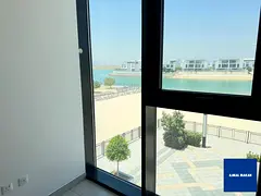 Luxury 2 Bedroom Apartment in Waterfront City with Seaview