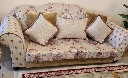 طقم كنب 3+2+2+1+1 
Sofa set 3+2+2+1+1
