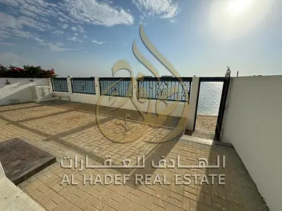 للبيع فيلا فاخرة مطلة مباشرة على البحر في مدينة أجمل مكان ضمن مشروع جزيرة الشمس، أحد أبرز المشاريع السكنية الراقية التي توفر أسلوب حياة عصرياً ومتكامل