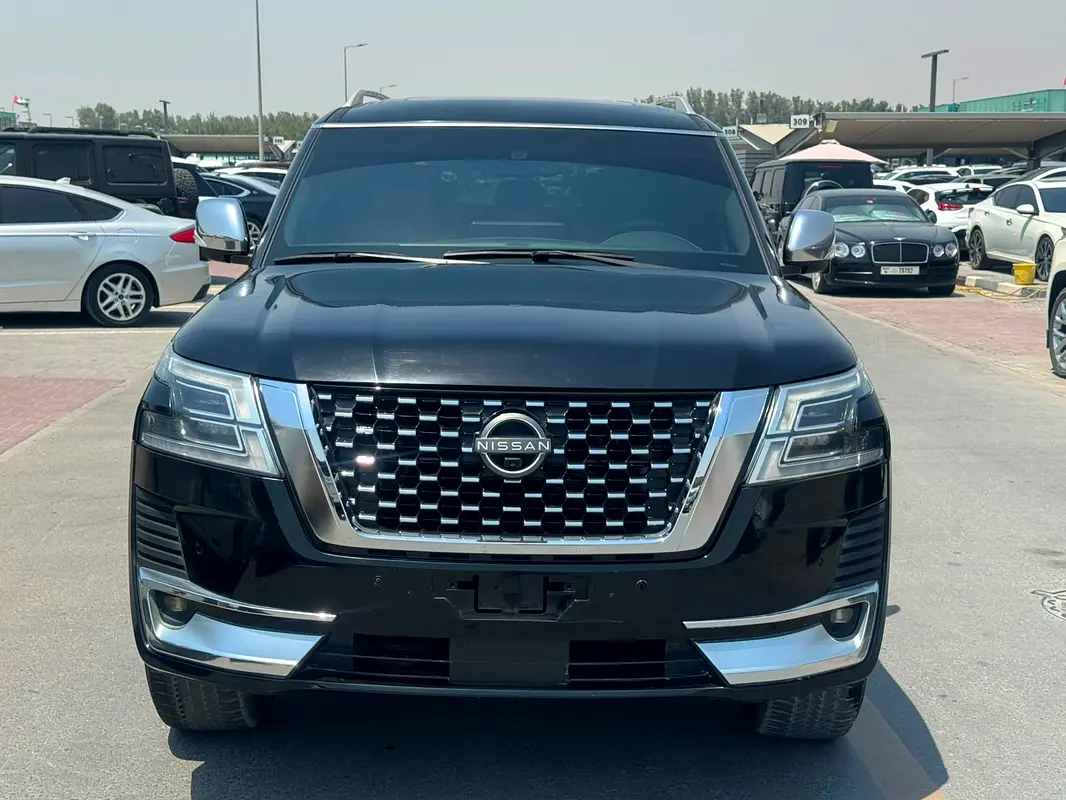 Nissan Patrol 2015 — photo 1 of 10