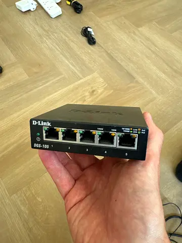 D-Link DGS-105 5-Port Unmanaged Ethernet Switch - Good Working Condition