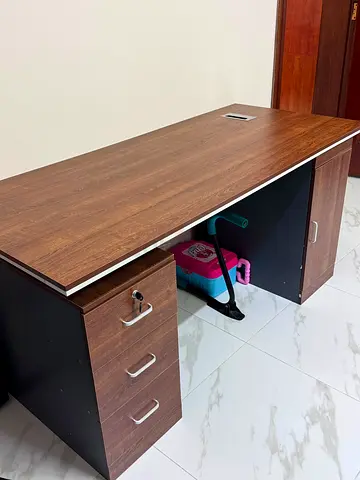 Desk For sale for 350 AED