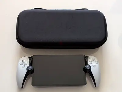 Play Station Portal white with carrying case, perfect condition