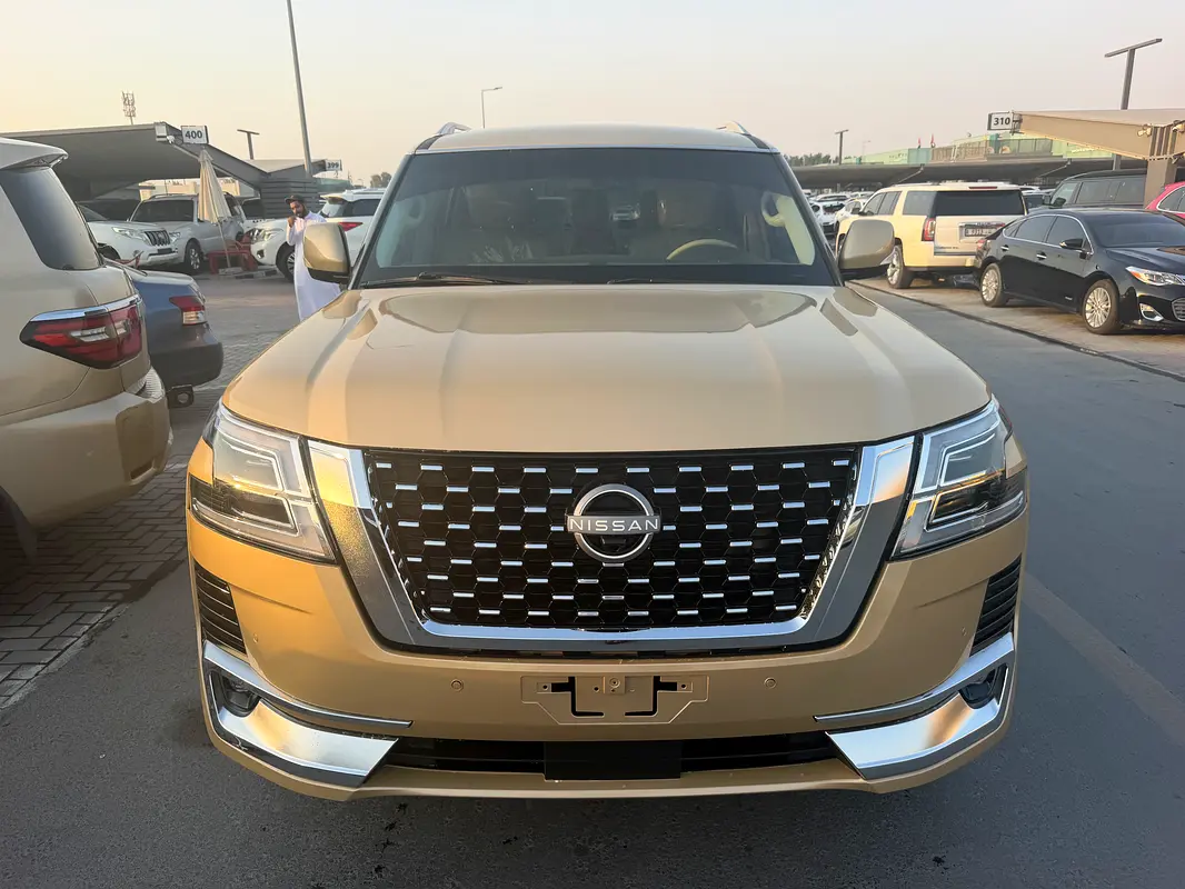 Nissan Patrol 2012 — photo 1 of 11