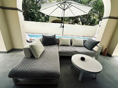 Outdoor L-shaped Lounge Sofa Set with Cushions and Coffee Table