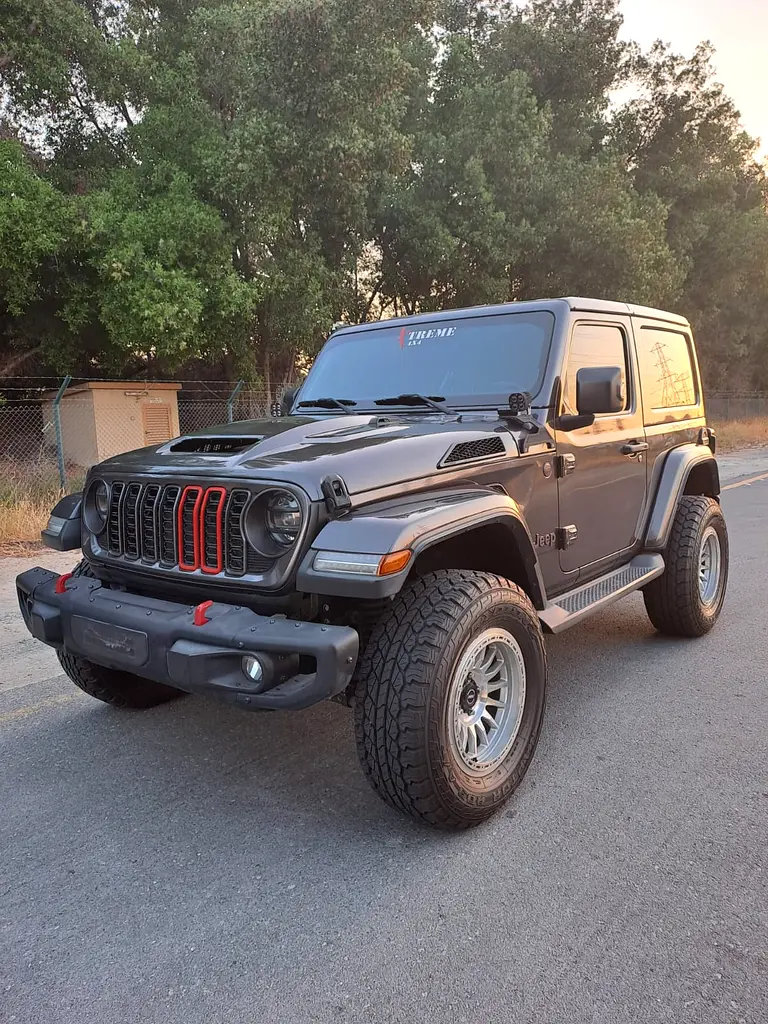 Jeep Wrangler 2020 — photo 1 of 16