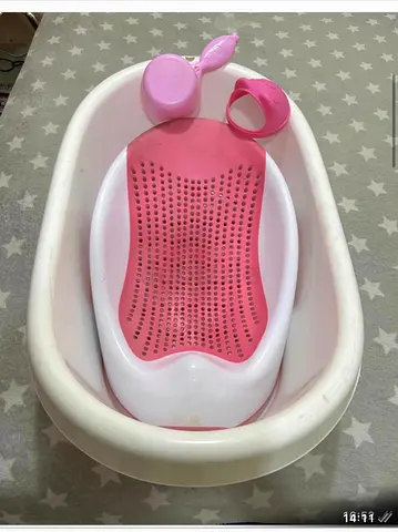 Baby bathtub set with mesh insert and bath accessories - pink/white