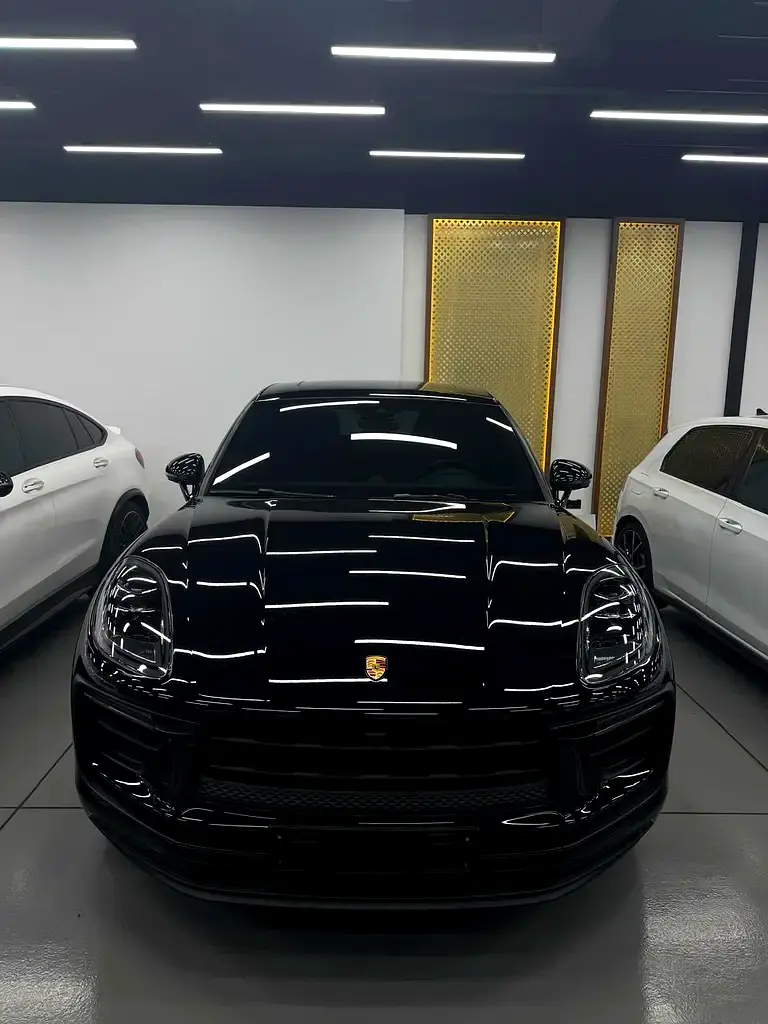 Porsche Macan 2023 — photo 1 of 16