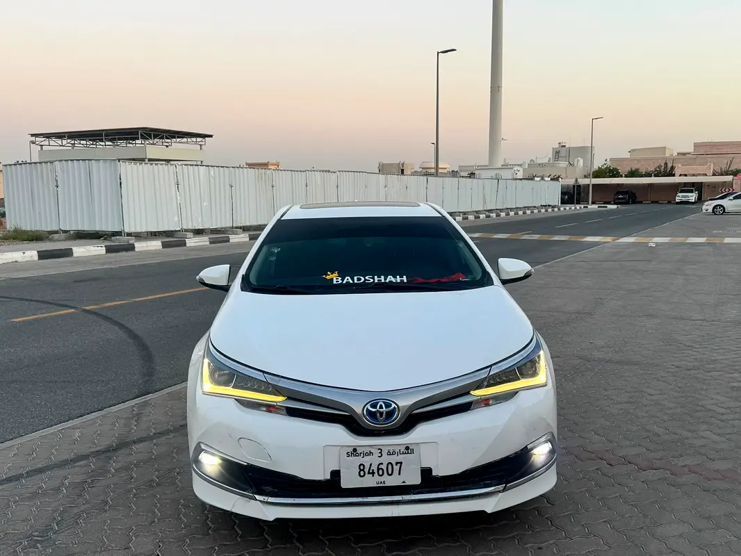 Toyota Corolla 2017 — photo 1 of 7