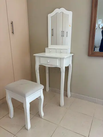 White Dressing for kids Table with Mirror and Stool - Good Condition