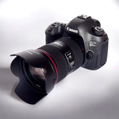 Canon EOS 5DS R with EF 24-105mm f4 IS II Lens - Full Frame DSLR in Excellent Condition