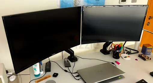 2x Samsung 27” Curved Monitors – Full HD