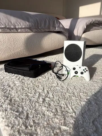 Xbox series S with chargeable controllers and handbag and non official HDMI