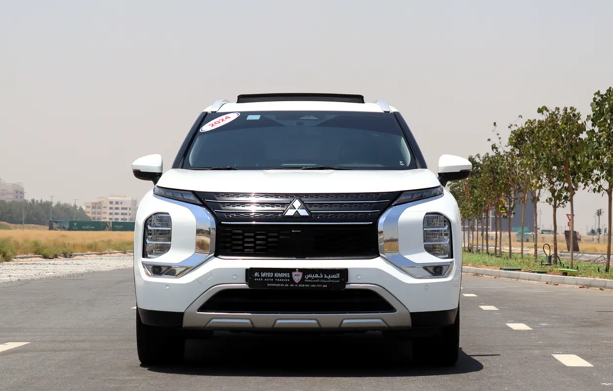 Mitsubishi Outlander 2024 — photo 1 of 19