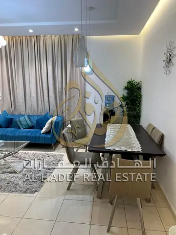 إطلالة بحرية مفروشة بالكامل شقة مميزة بمساحة واسعة وإطلالة بحرية رائعة، جاهزة للسكن أو للاستثمار، وتقع في أحد الأبراج السكنية المميزة مع تشطيبات جيدة