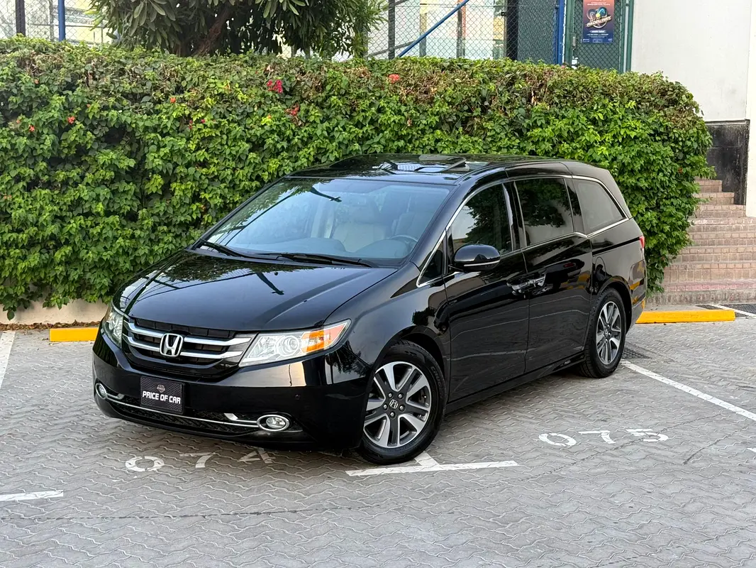 Honda Odyssey 2016 — photo 1 of 20