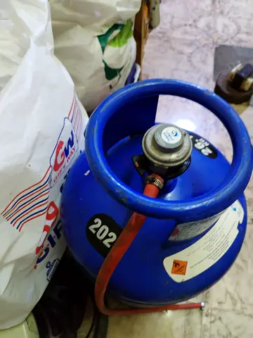 Small Portable LPG Gas Cylinder (Blue) with Regulator