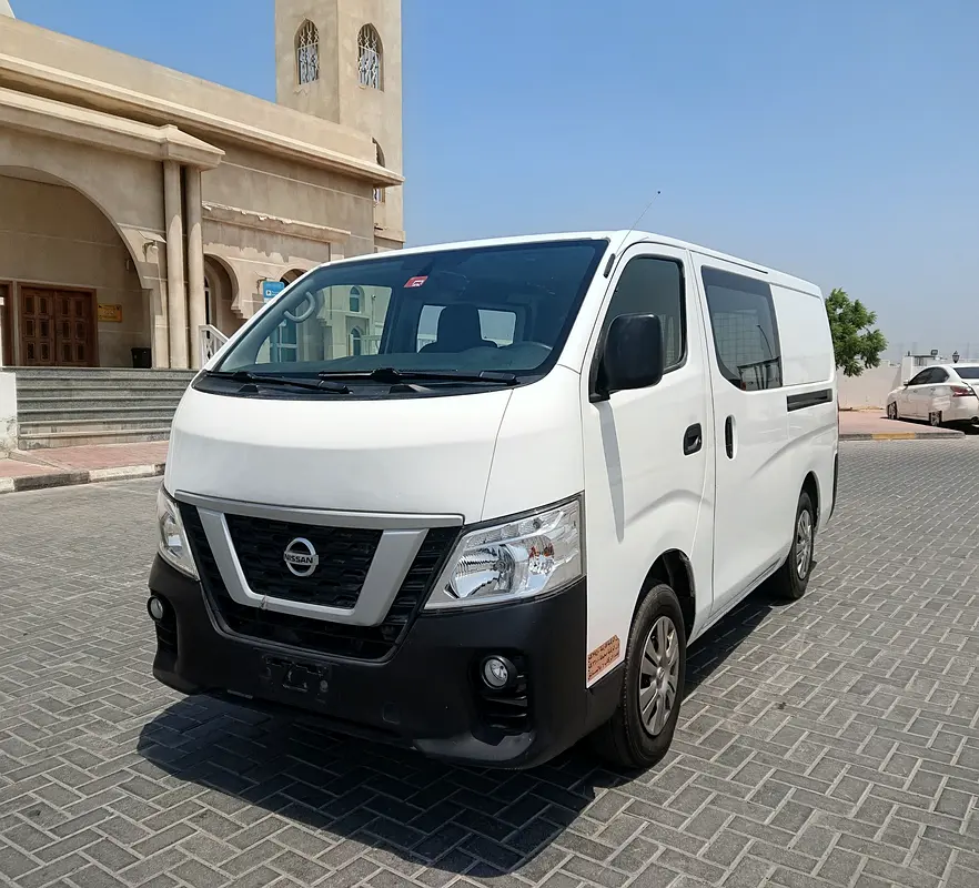 Nissan Urvan 2021 — photo 1 of 10