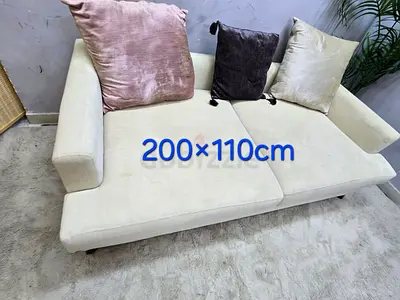 Light cream 2-seater sofa (200 x 110 cm) with cushions