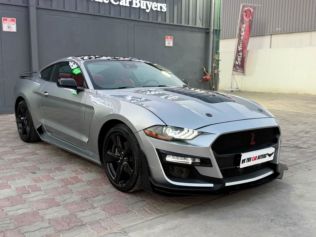 Ford Mustang 2022 — photo 1 of 16
