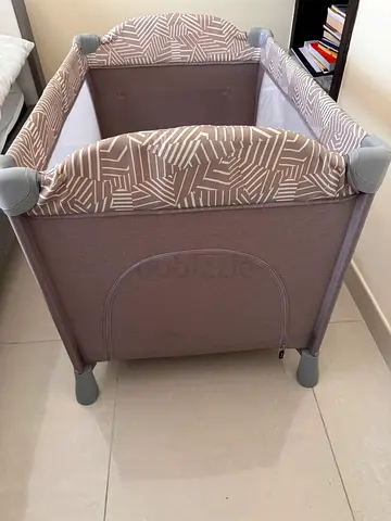 Portable cradle Playpen / Travel Cot in Brown - Good Condition