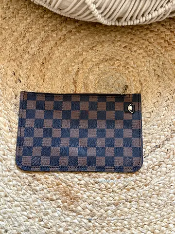 Brown checkered zip wallet / card holder
