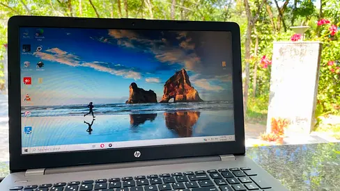 Brand: HP Laptop  Processor: Core i5 7th Generation  Core CPU : 2.70 GHz Original