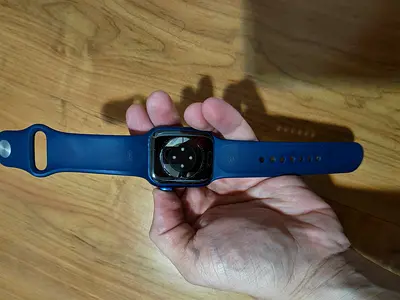 Apple Watch Series 7 very good condition (with blue sport band)