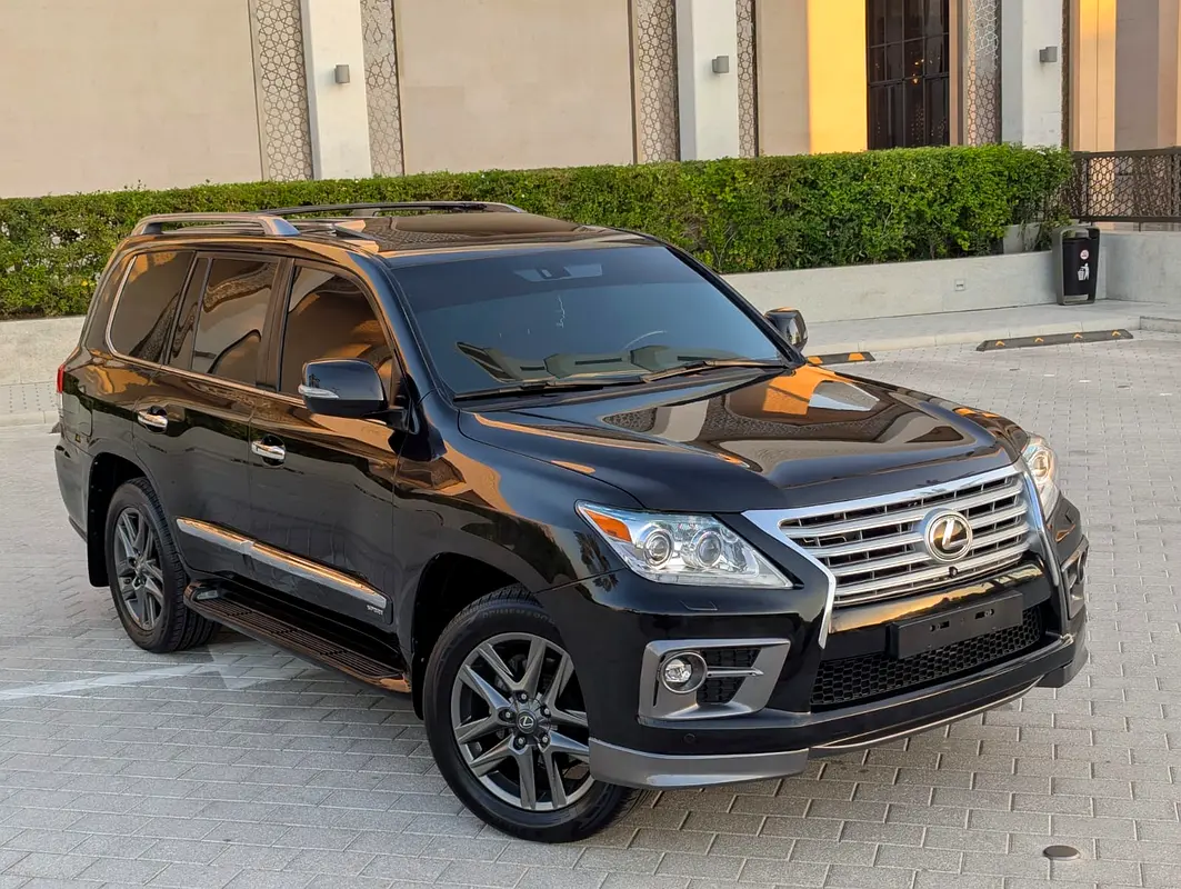 Lexus LX-Series 2015 — photo 1 of 20