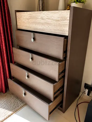 Chest of drawers